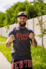 Antracitové tričko s oranžovým nápisom – Obrázok 2