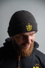 Zimná čiapka čierna s logom PirátCrew – Obrázok 2